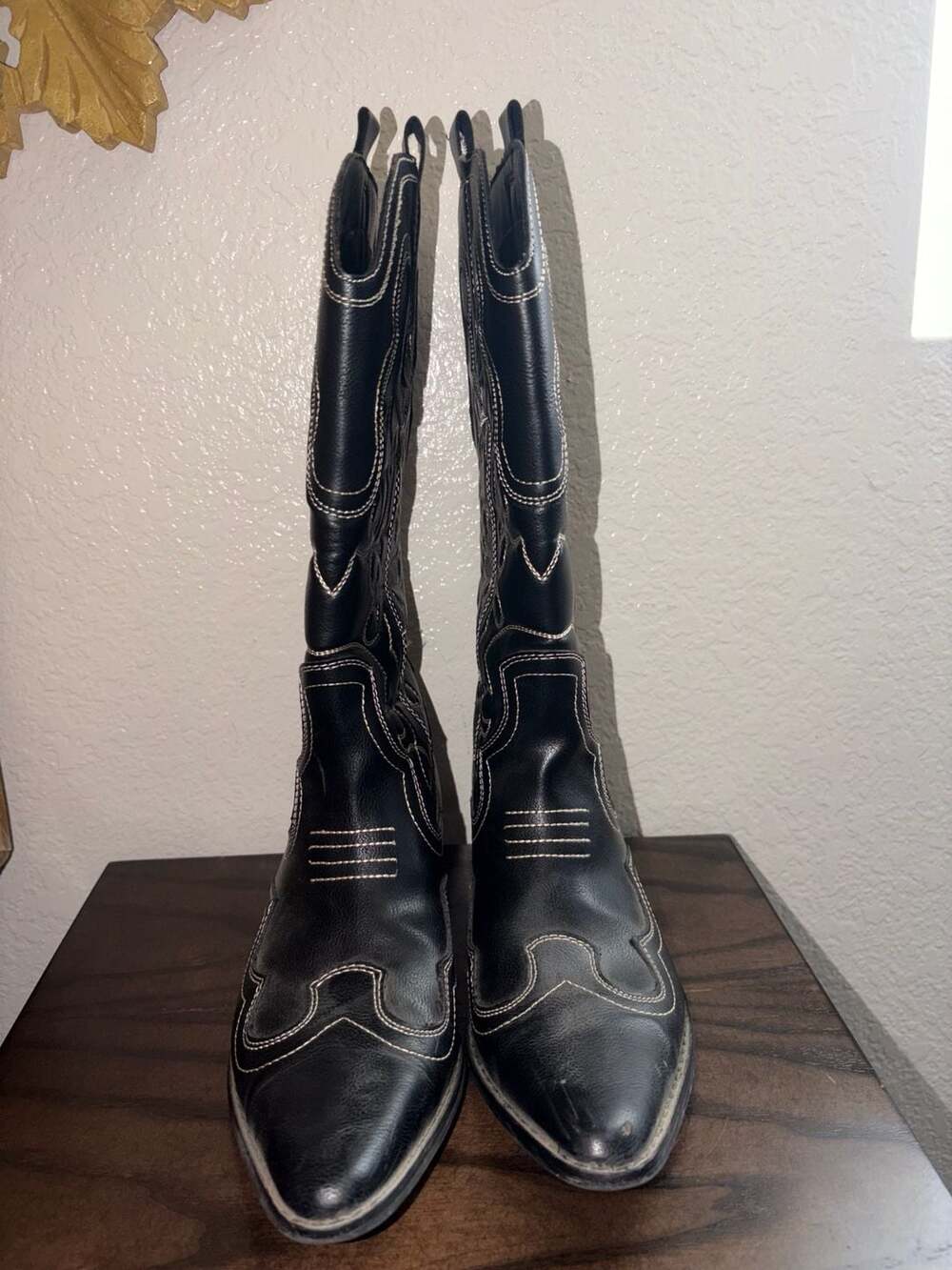 Forever 21 Embroidered Western Cowboy Boots in Black